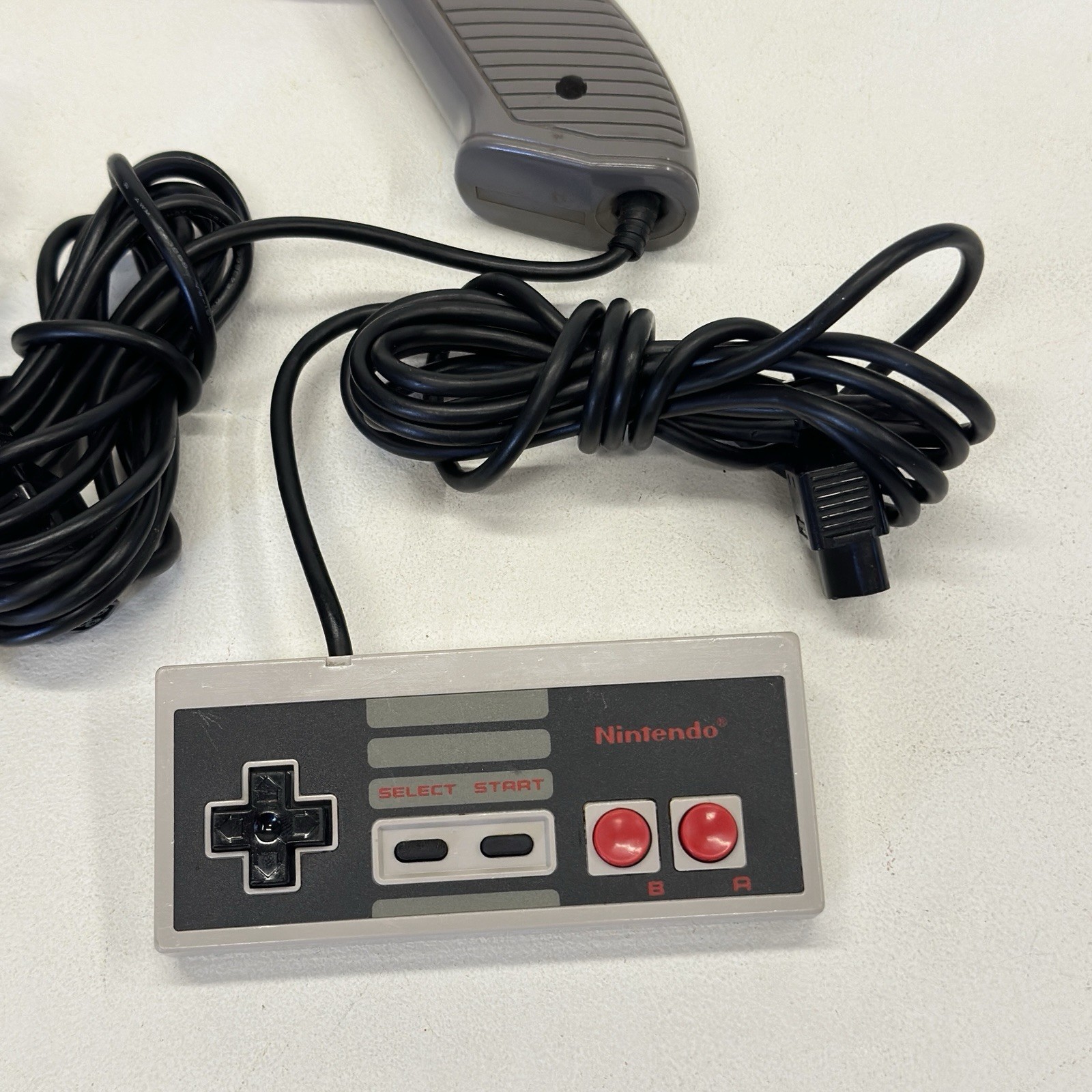 Nintendo NES Controllers NES-004 NES-005 and Zapper Light Gun Gray original