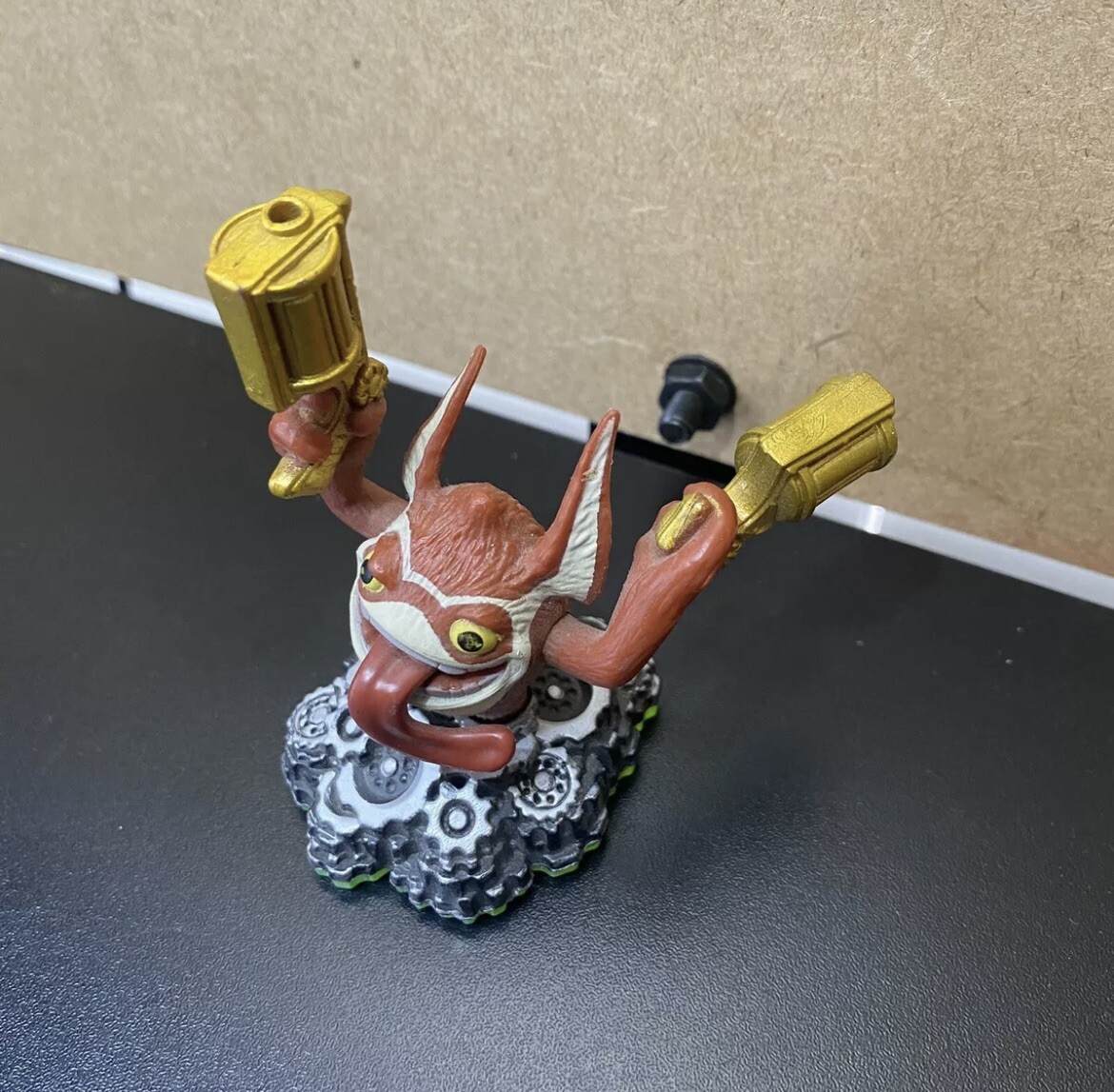 2011 Activision Skylanders “Trigger Happy” 84185888 Action Figure