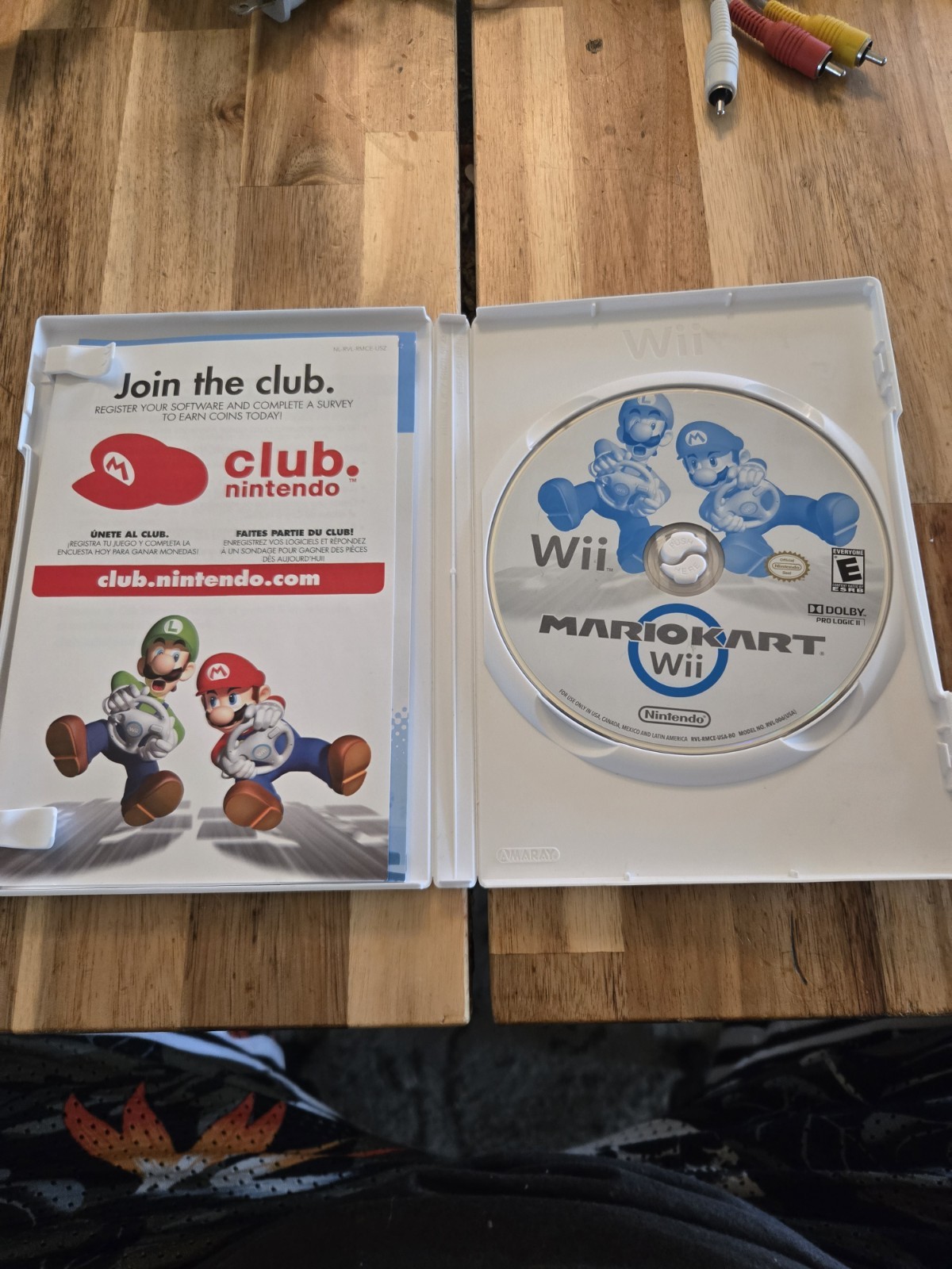 Nintendo Mario Kart Wii CIB. Does Not Load Past Game Menu.
