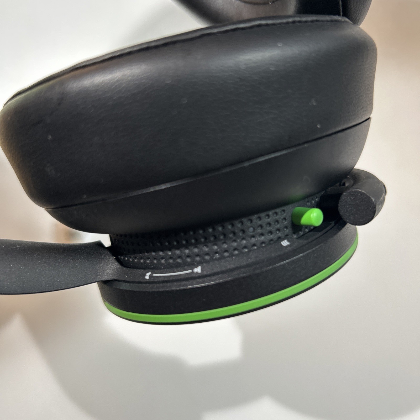 Microsoft Xbox Wireless Gaming Over Ear Headset – Pre-owned