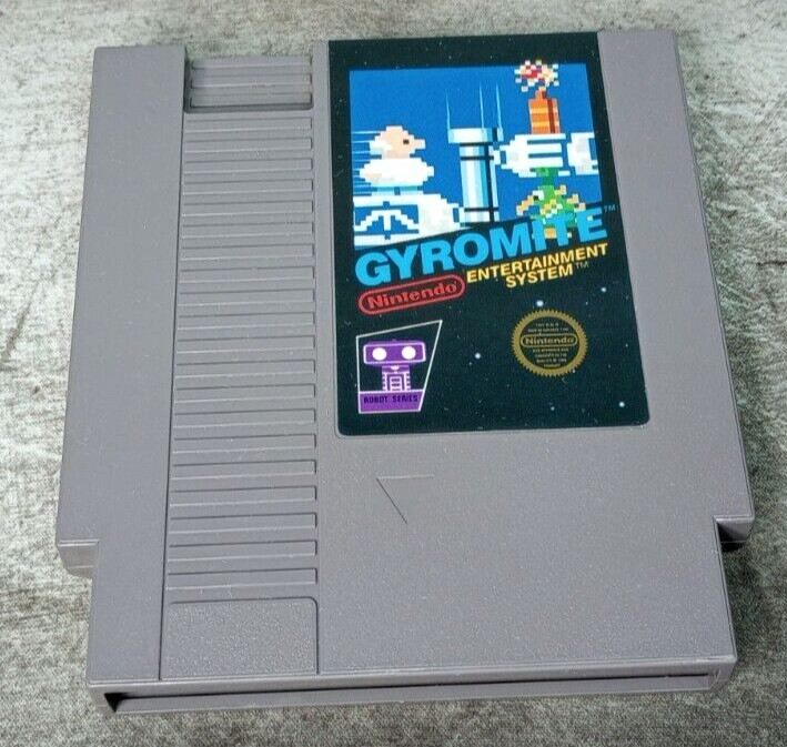 Vintage Nintendo NES GYROMITE Cartridge 5 Screw Clamshell Case Authentic 1985