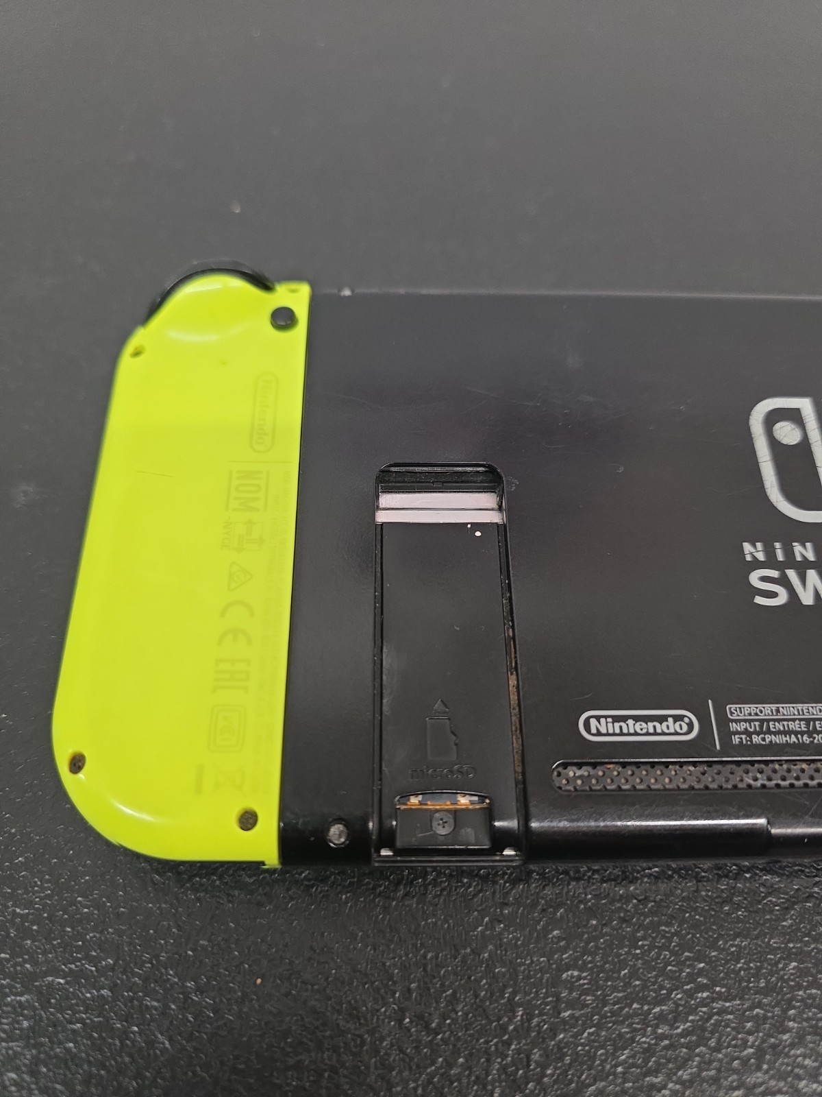 Nintendo HAC00101 Handheld System – Black & Neon Yellow Joy Cons! Gen. 1. BN18