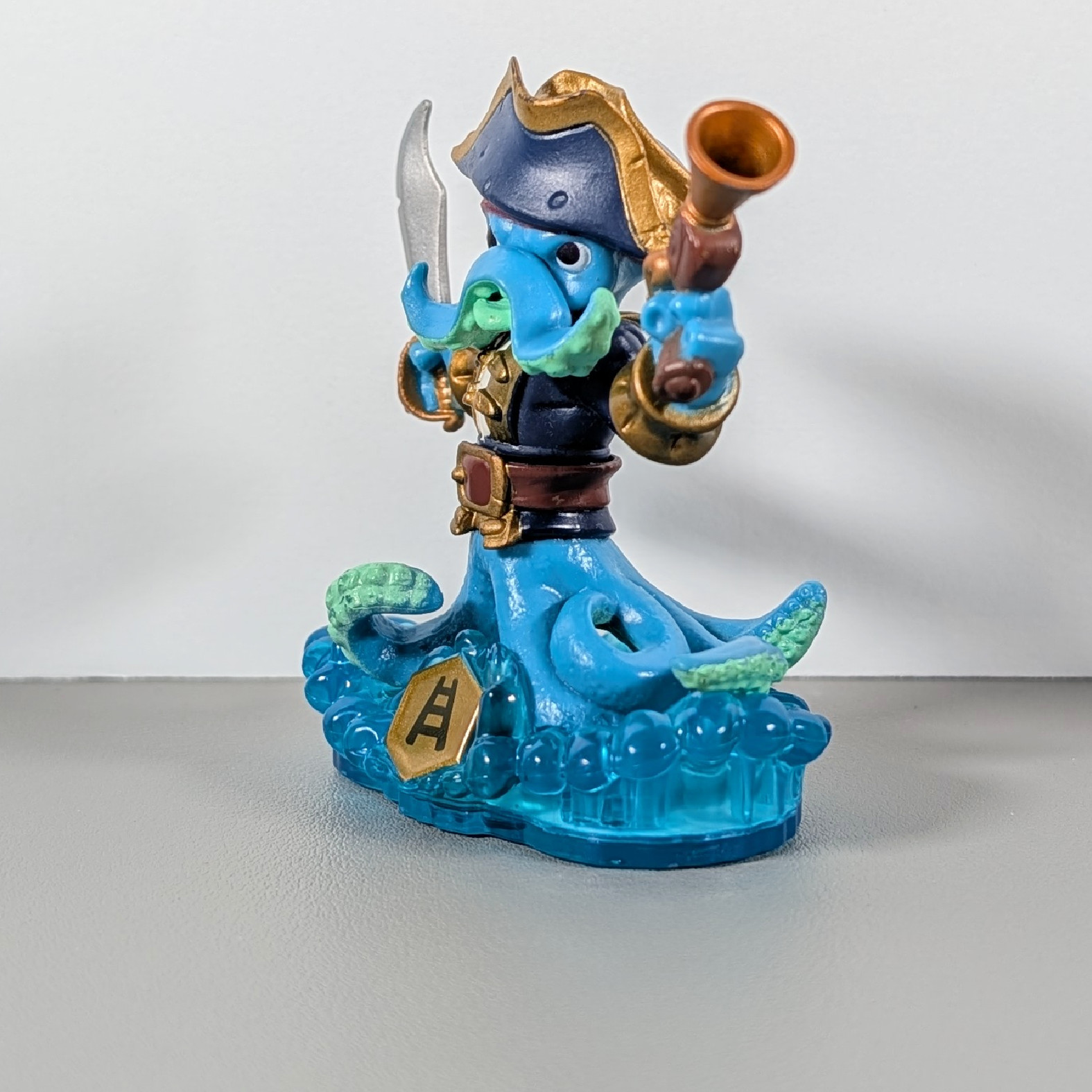 Skylanders Swap Force Figure – Wash Buckler (Blue Base)