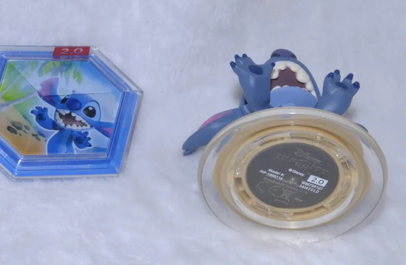 Disney Infinity 2.0 STITCH &- MERIDA Figures with power discs!