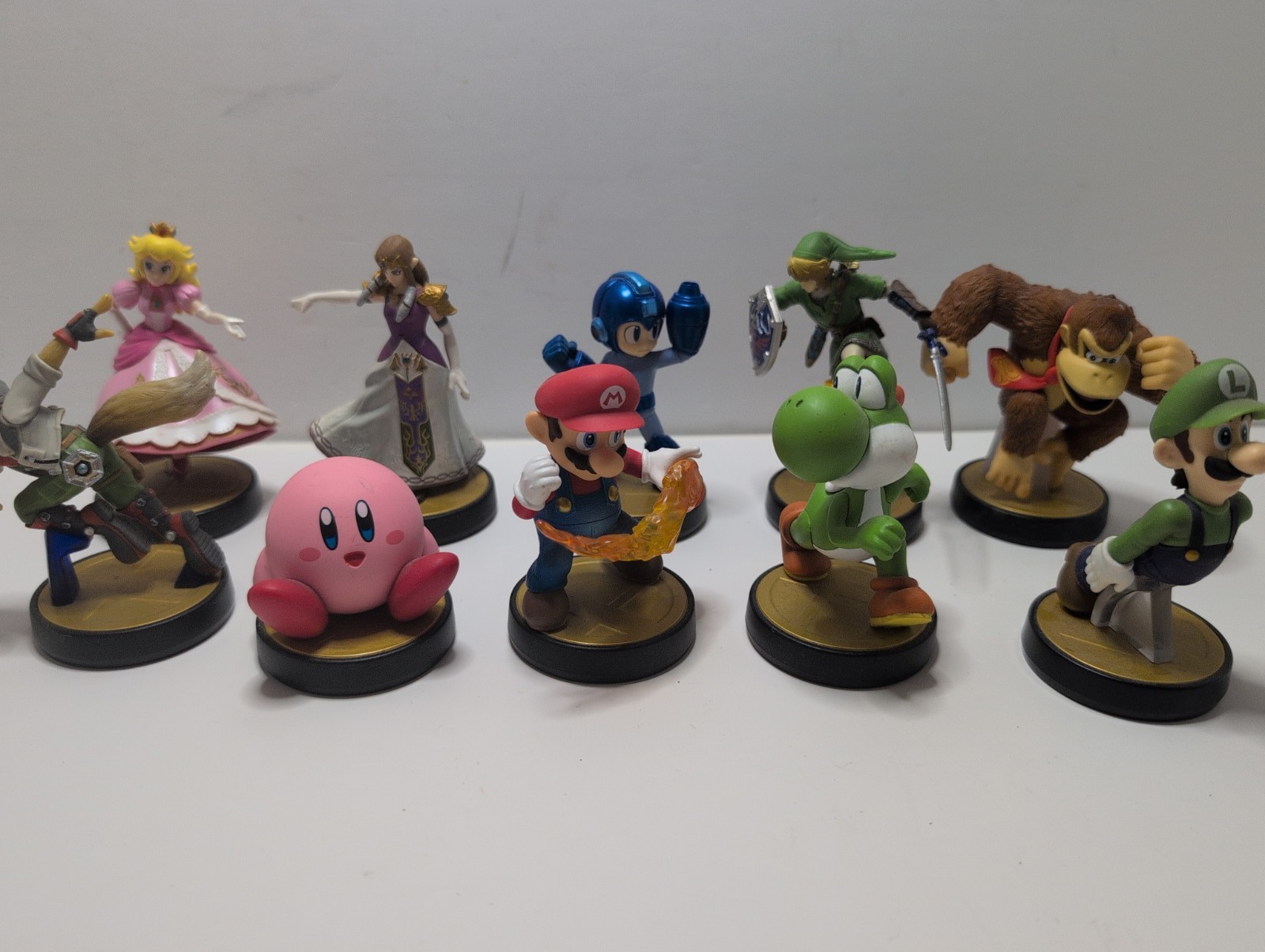 Nintendo Amiibo Lot of 10 Mario Luigi Zelda Link Kirby Yoshi DK Fox Mega Man