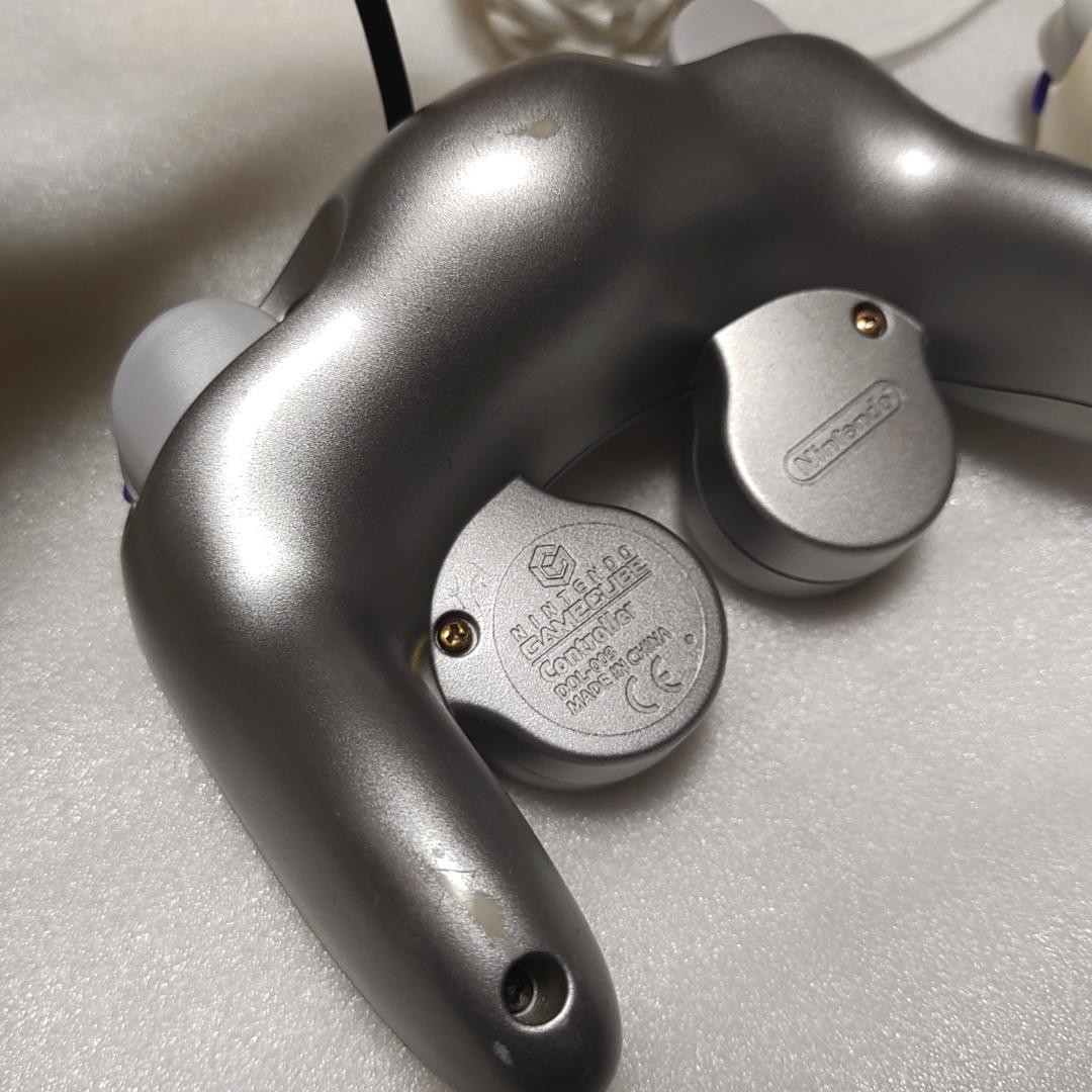 GameCube official controllers, white and silver, 2-pack. jp