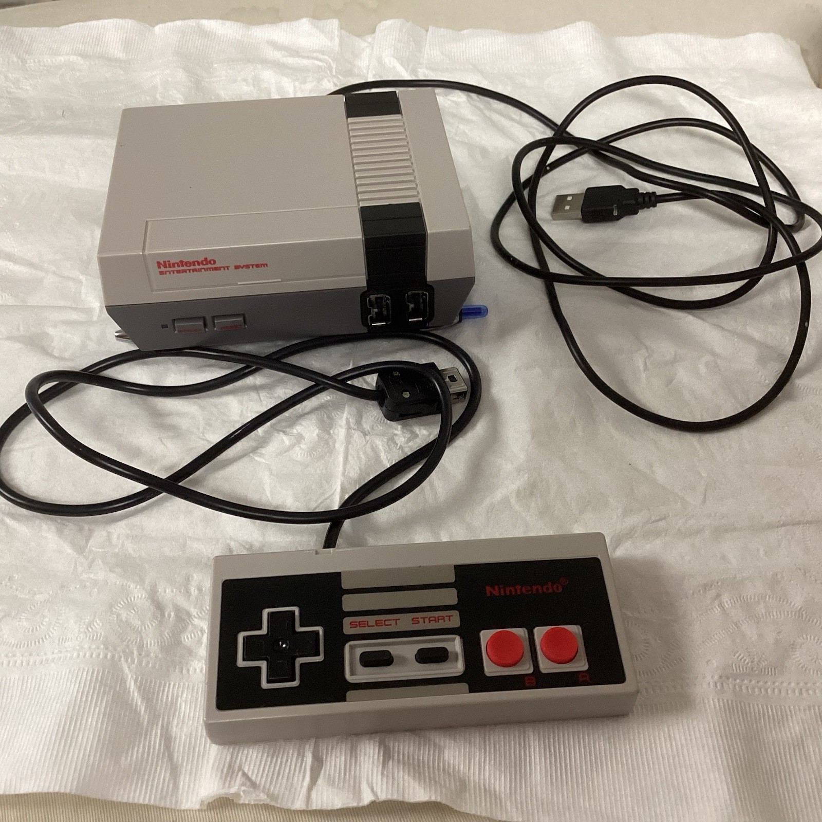Nintendo NES Classic Edition Entertainment System CLV-001 With 1 Controller