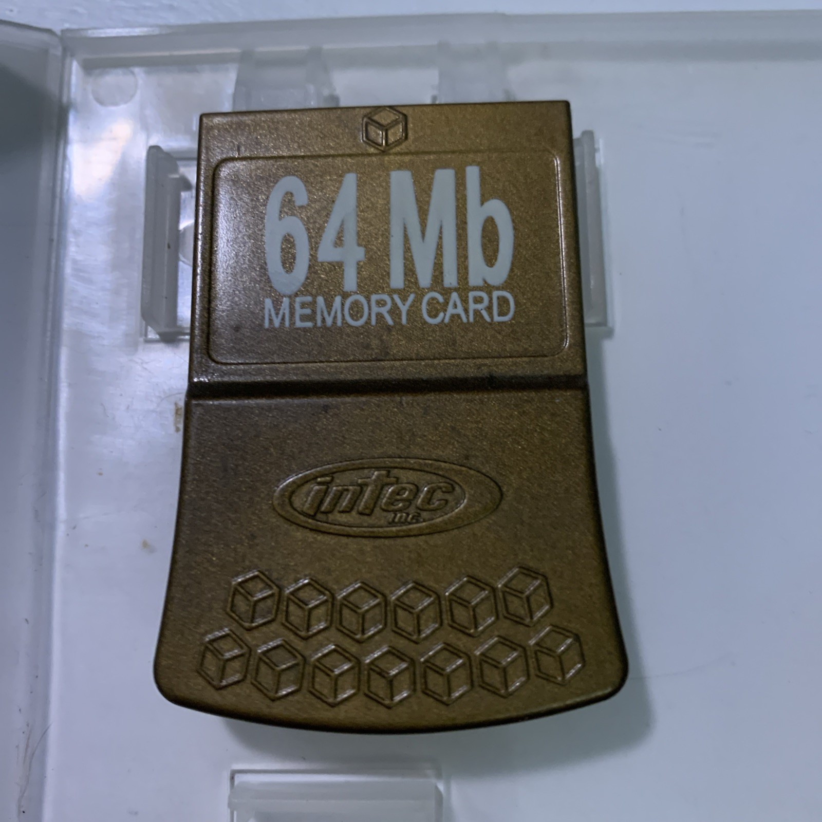 Mad Catz Gold 16 Playstation 1 Memory Card & 1 – Intec 64MB Gamecube Memory Card