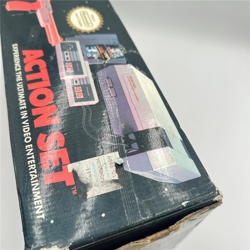 Nintendo NES Action Set w/ Control Deck, Controllers, Zap Gun & Box Untested