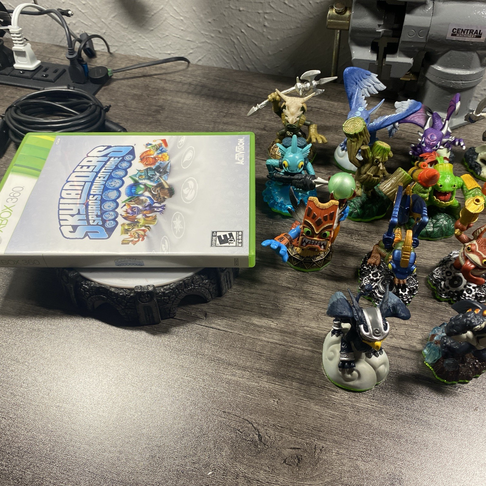 Skylanders Spyros Adventure Lot Of 27 Figures & Portal & Game Xbox 360 Tested