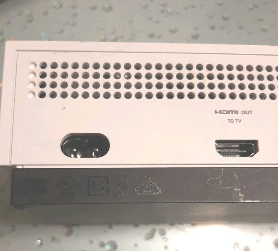 Microsoft Xbox One S 512GB Video Game Console Model 1681 White