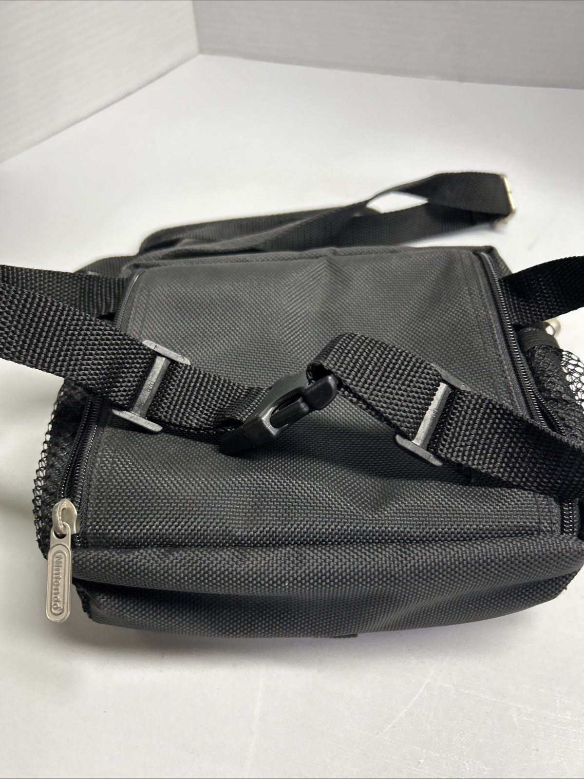 VINTAGE OFFICIAL NINTENDO GAMEBOY ADVANCE CARRYING CASE FANNY PACK. B1