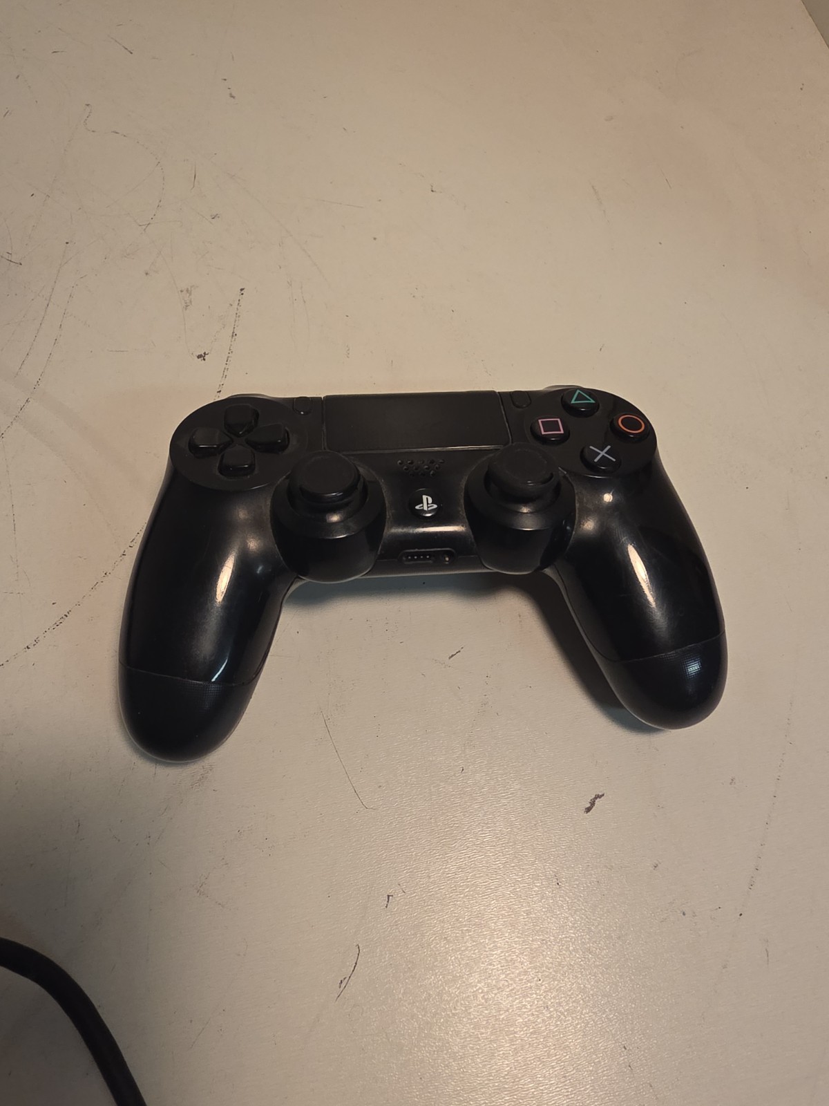 Sony PlayStation 4 PS4 Slim Console CUH-2215B 1TB + Controller & Cables – Works
