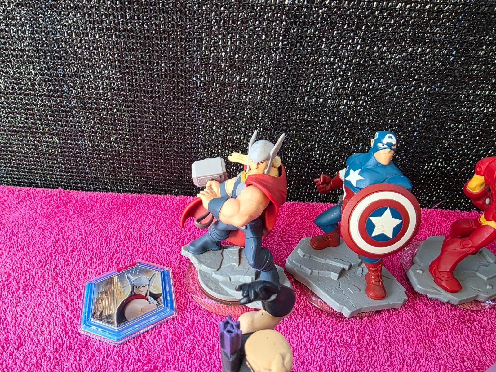 Disney Infinity 2.0 Marvel Super Heroes Avengers Figures W/ Power Disc & Crystal
