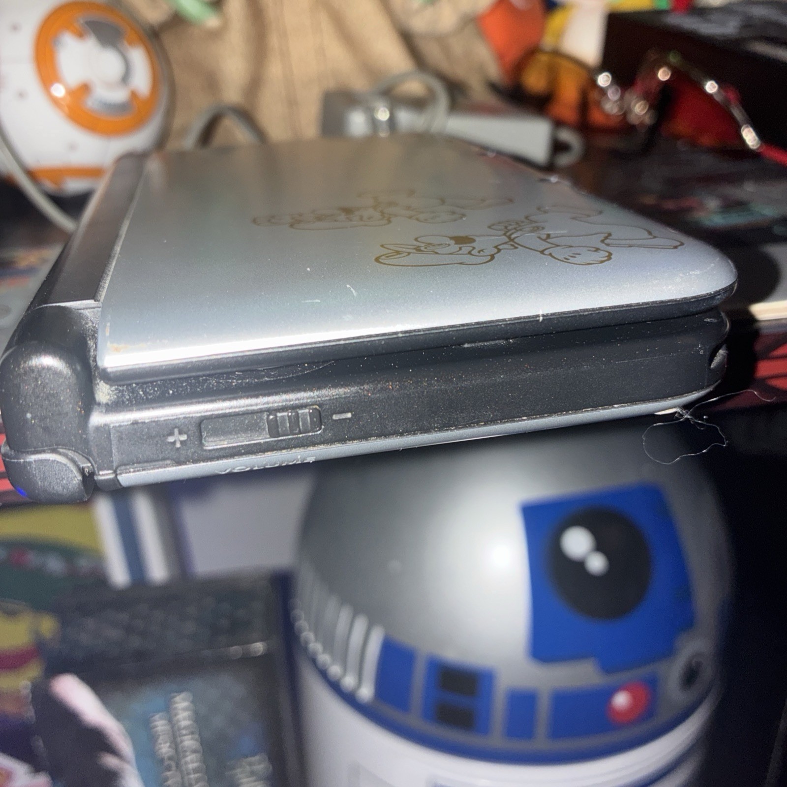 3DS XL Luigi Silver Bundle With 3 Game Lot/ Pokémon Sun, Animal Cro, fire Emblem