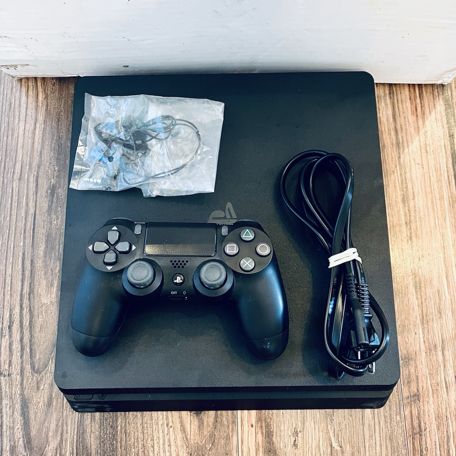 Sony PlayStation 4 Slim CUH-2215B 1TB Black Console Bundle w/ Box – SHIPS FREE!