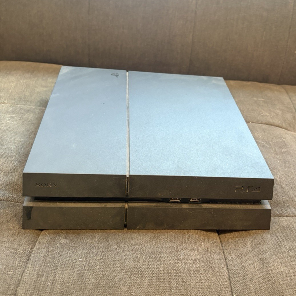 Sony PlayStation 4 PS4 Console Bundle w/ 3 Controllers, Games & Extra Storage