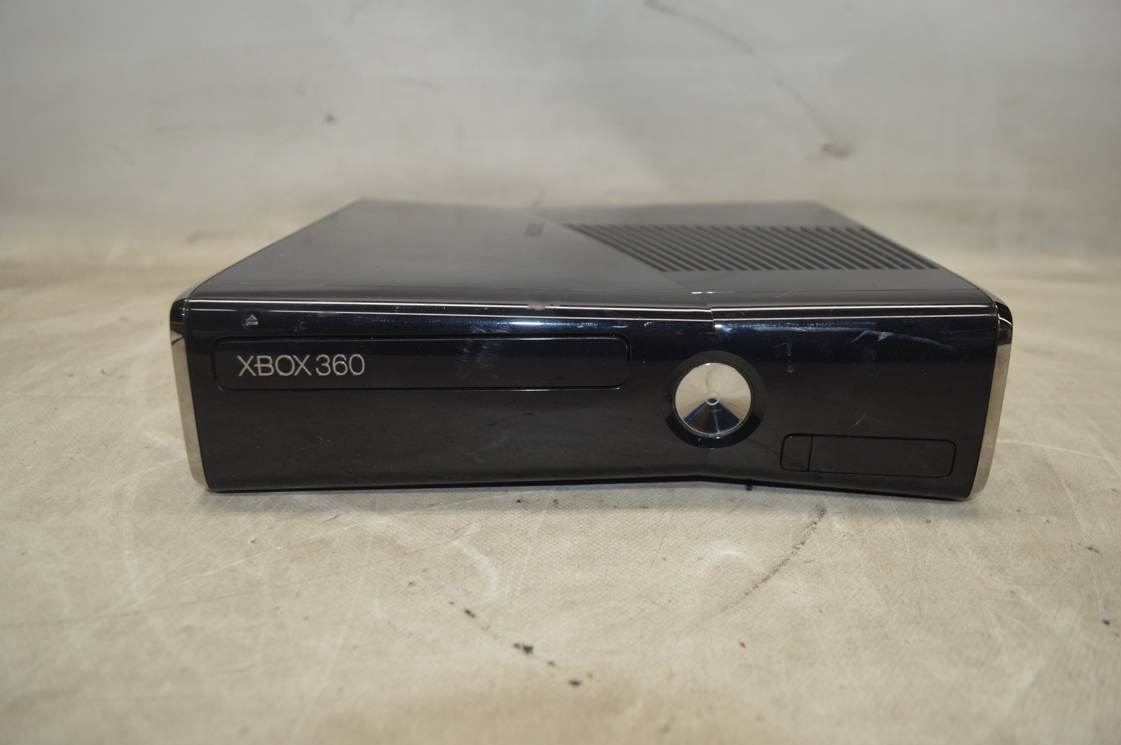 Microsoft Xbox 360 S 1439 Glossy Black 250GB HDD Video Game Console