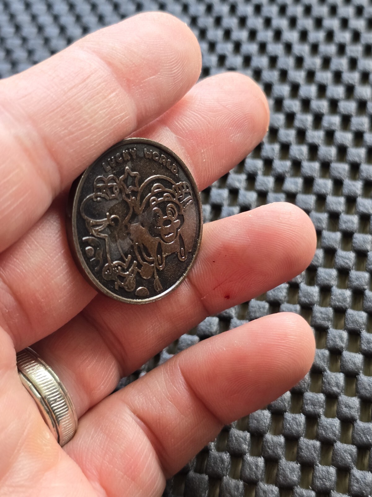 Super Mario Lucky World Coin Medal Nintendo Gachapon Rare Promo SNES GB [Lakitu]