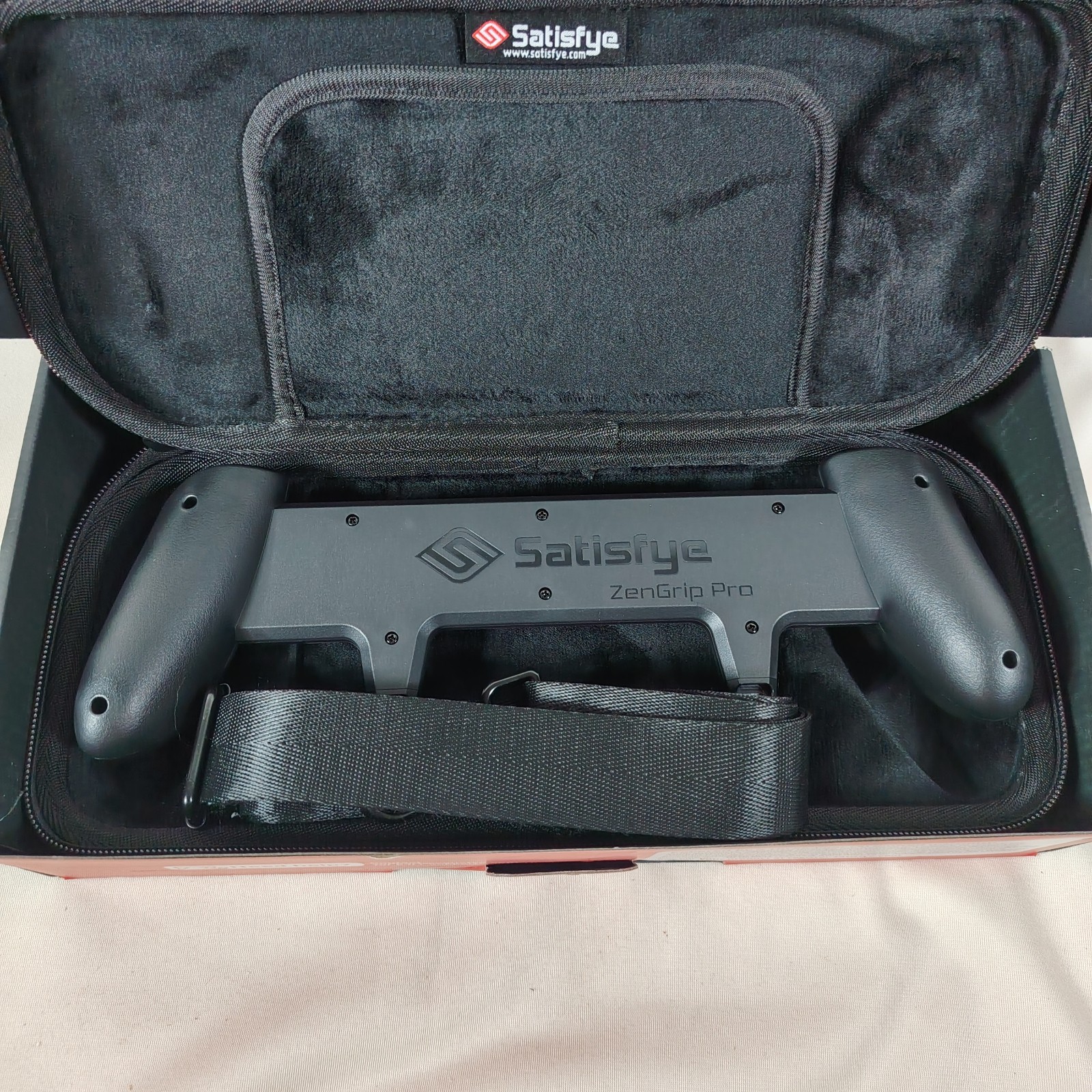 Satisfye ZenGrip Pro Slim Bundle – Open box- Great Condition – w/socks
