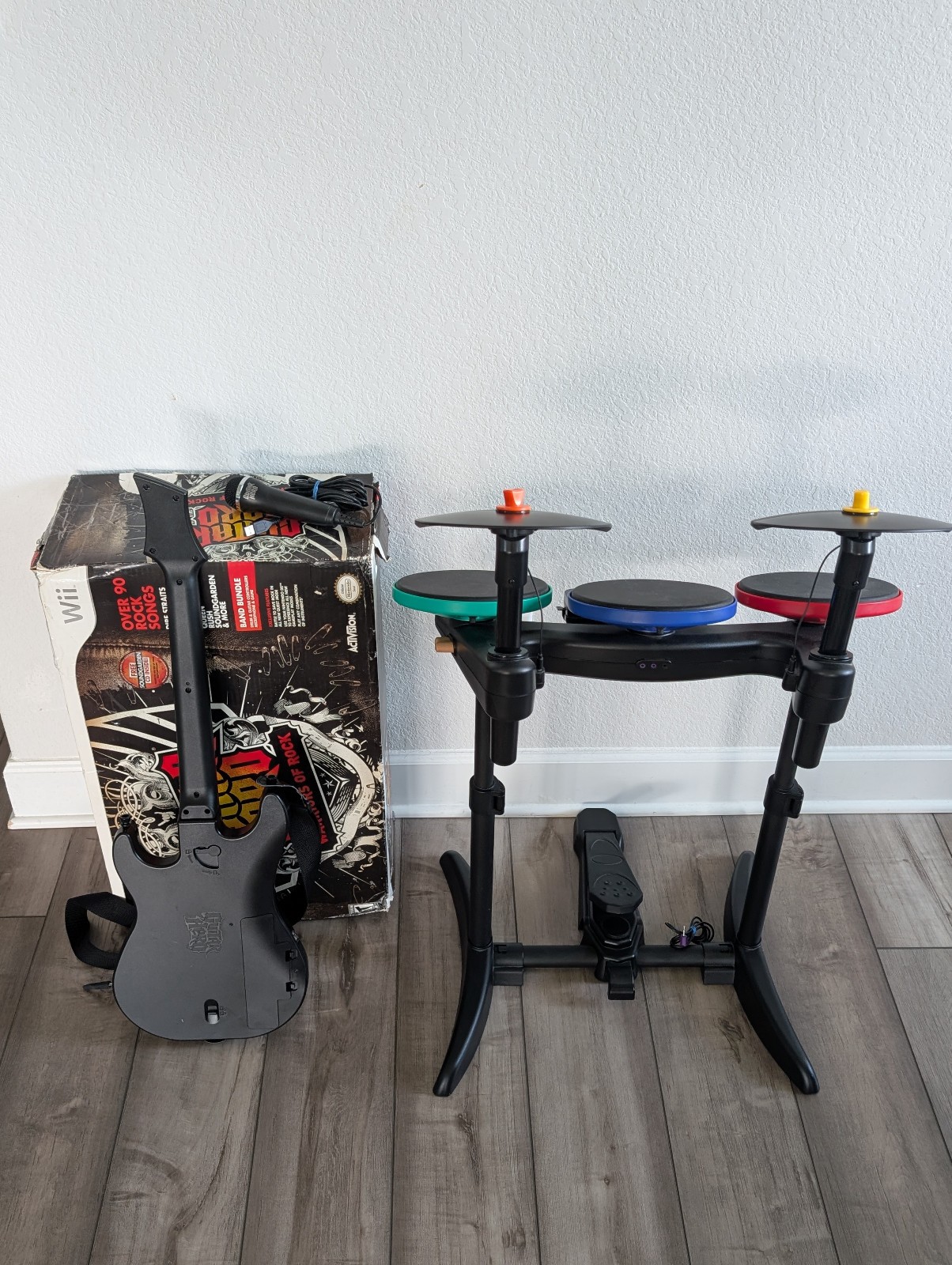 Guitar Hero Warriors of Rock Super Bundle Wii Drums Microphone Nintendo