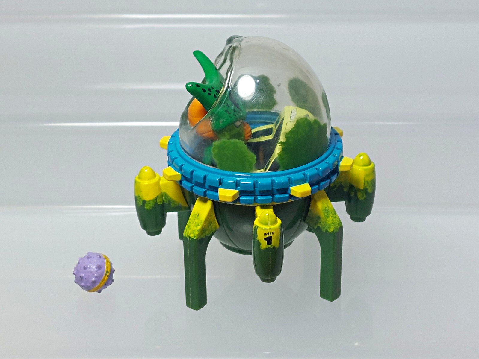 Dragon Ball Z Cell & Time Machine (Broken ver) Figure Banpresto Prize 2003 2.4in