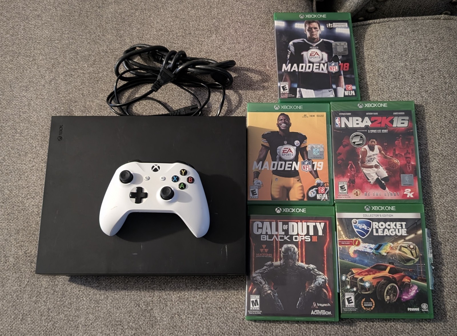Microsoft Xbox One X 1TB Black Home Console Bundle 1 Controller 5 Games READ