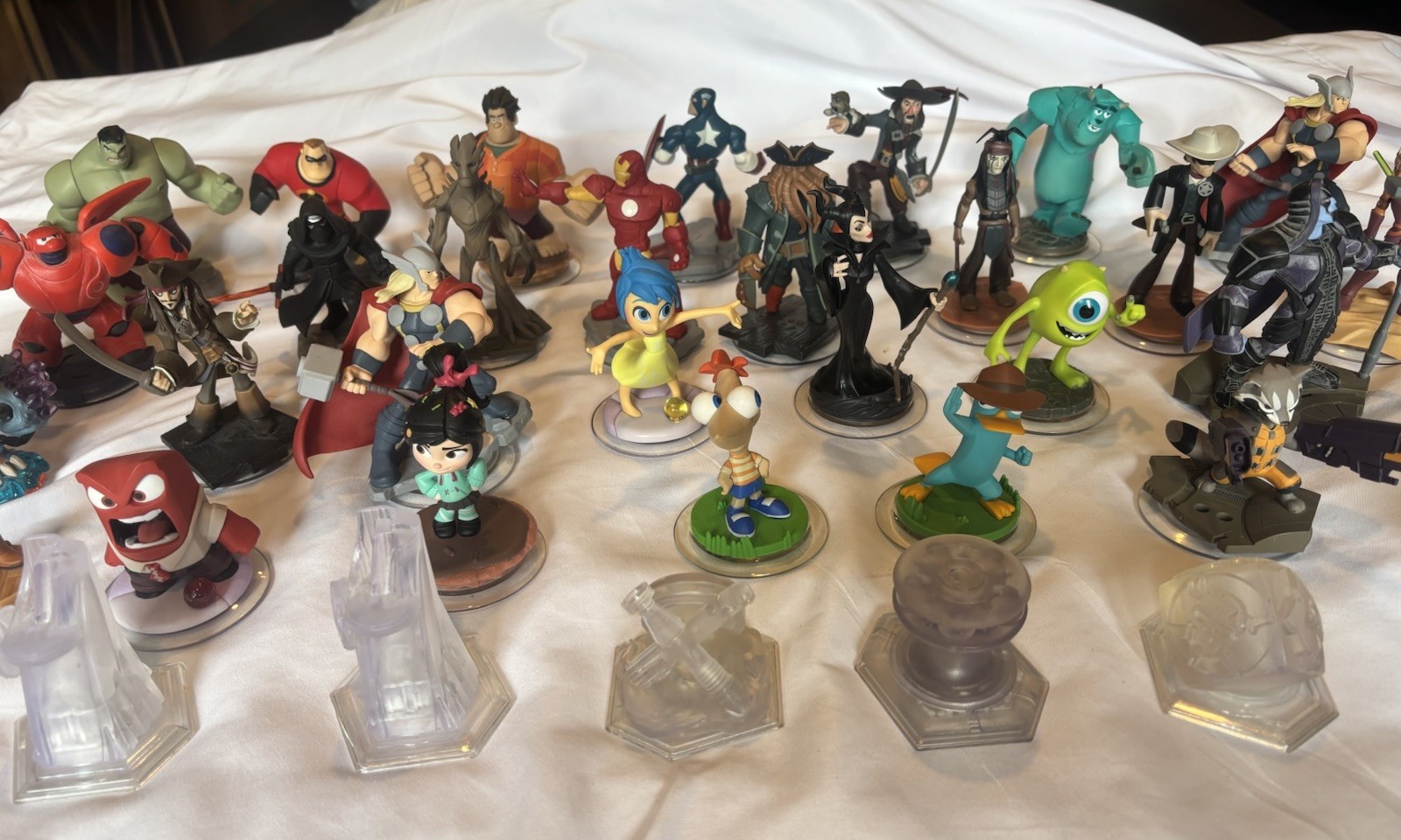 Disney Infinity Lot Of 38 Star Wars Pirates Incredibles Frozen Monsters Inc Big