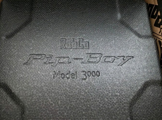 Fallout 3 New Vegas Pip-Boy 3000 Die Cast Wand Company Replica