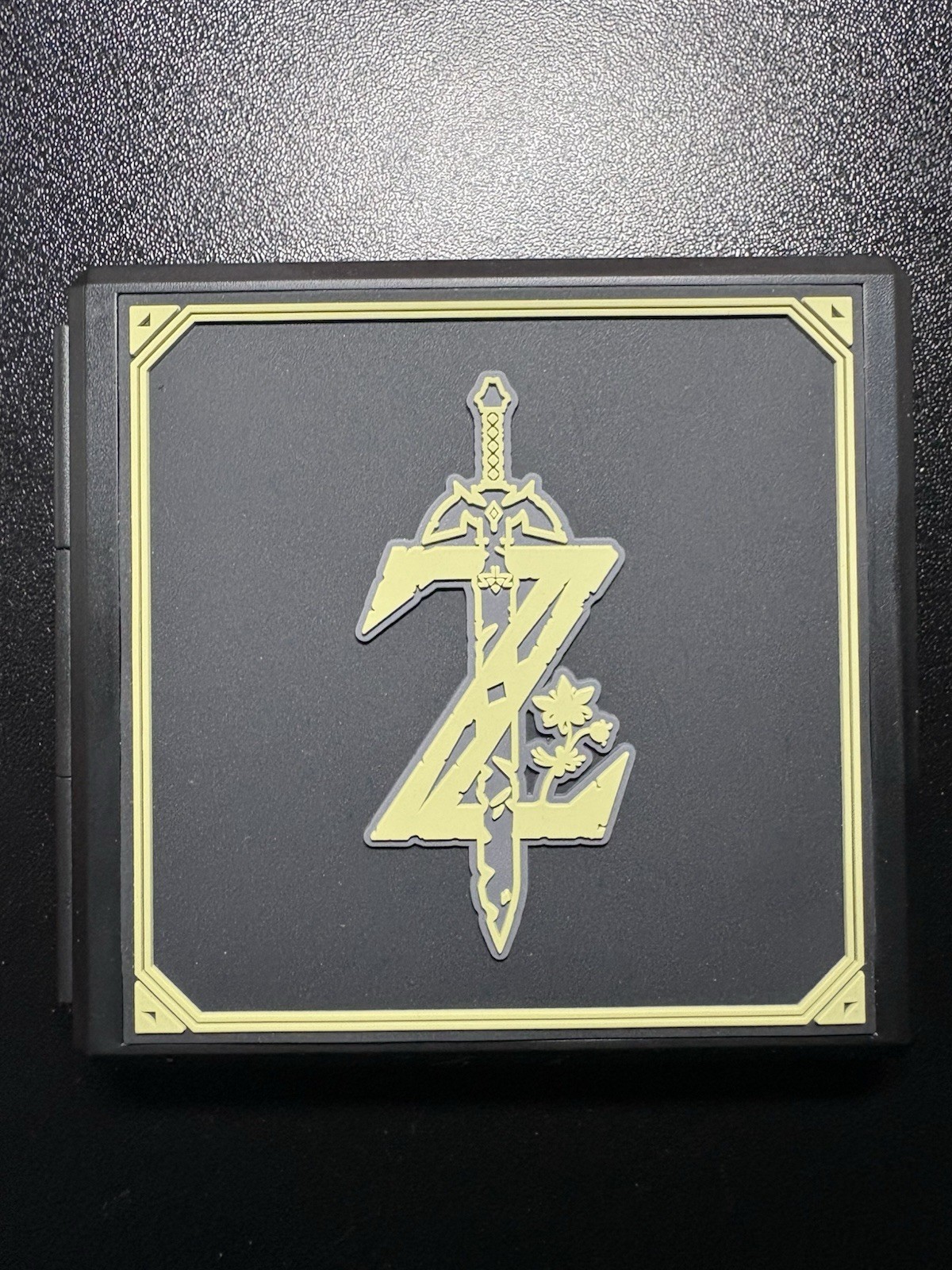 Nintendo Switch: Legend of Zelda Premium Game Card Case For 12 Games & Micro SD