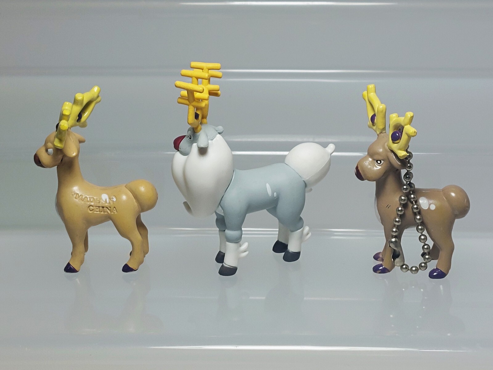Wyrdeer Stantler Pokemon Figure & Keychain Tomy T-ARTS Furuta 2.1-2.4in
