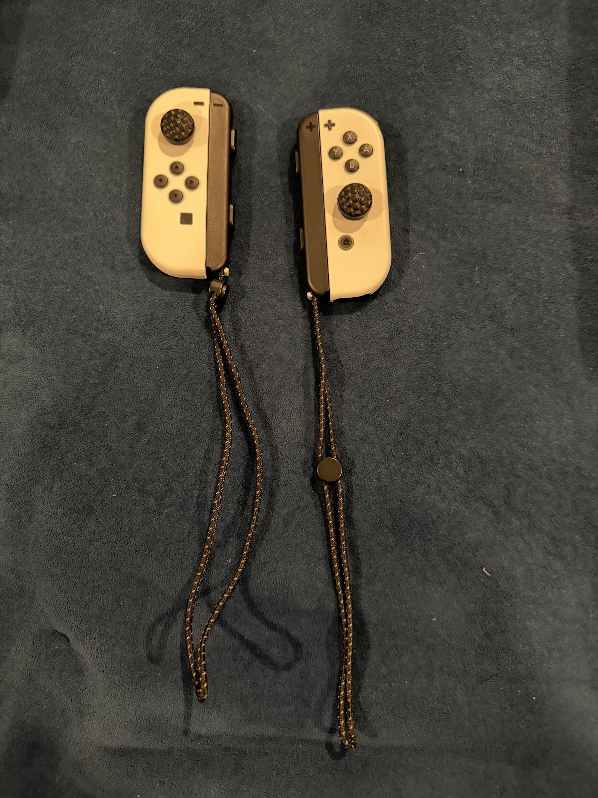 Nintendo Switch Oled Edition (Comes w/ charging stand, carrying case and Game)