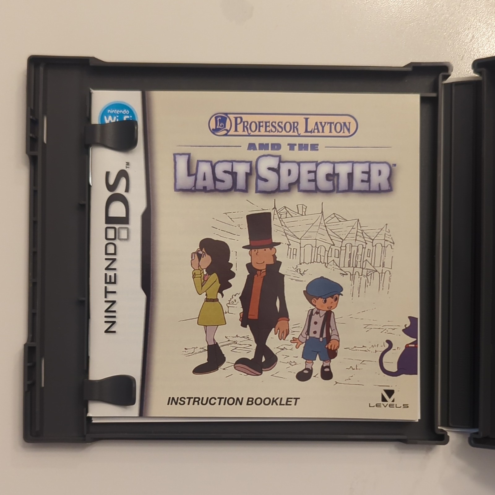 Nintendo Professor Layton and the Last Spectre 2011 W/ Case And Manual