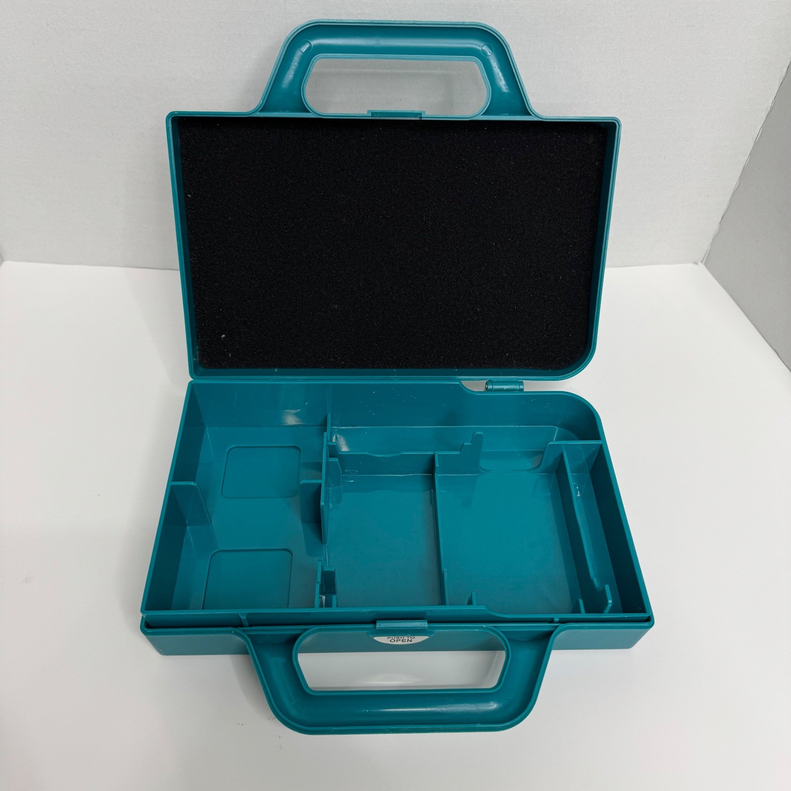 Nintendo Game Boy Color Teal Hard Shell Carrying Case Model GBC70 Vintage 2000