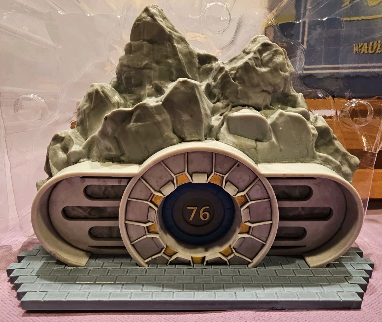 Fallout Loot Crate Vault Door Figure, Vault 76