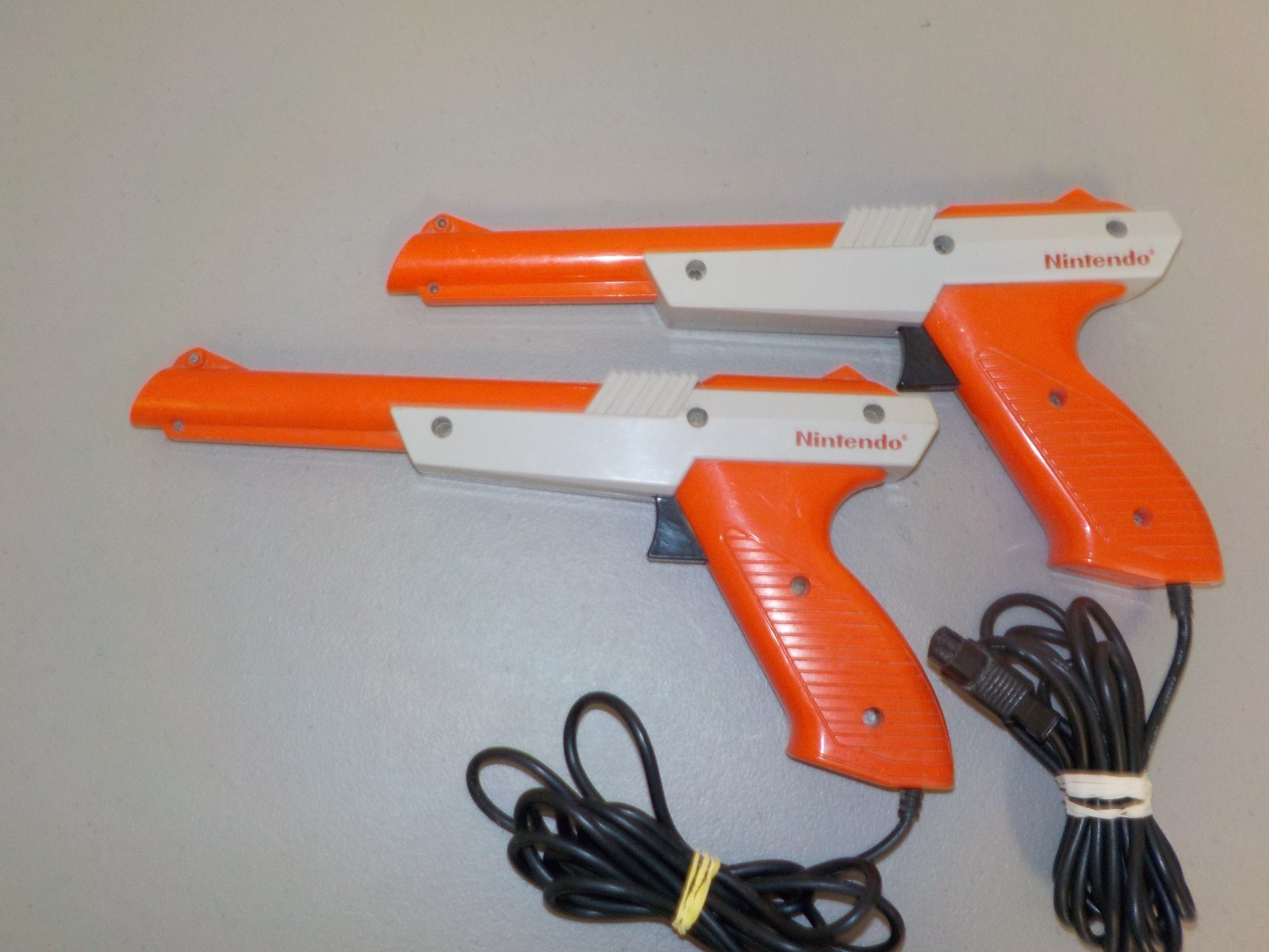 2 – Original 1985 Nintendo NES Zapper Gun Authentic NES-005 – FREE SHIPPING