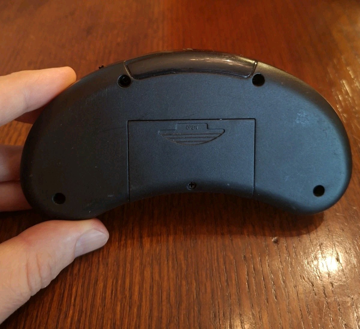 Sega Genesis Style Wireless 6-Button Controller – Battery Powered – Untested