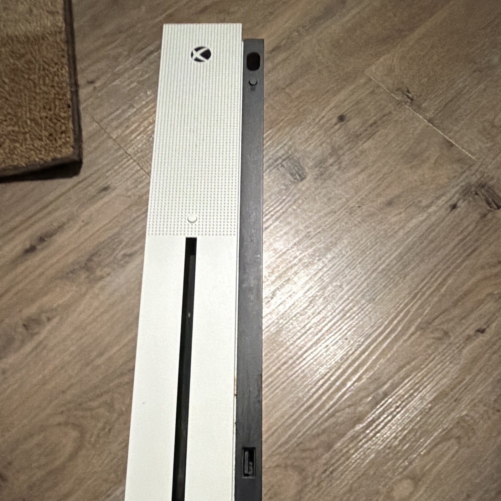 Xbox One S 1TB White Console 4K UHD Blu-Ray Compatible MPN 1681