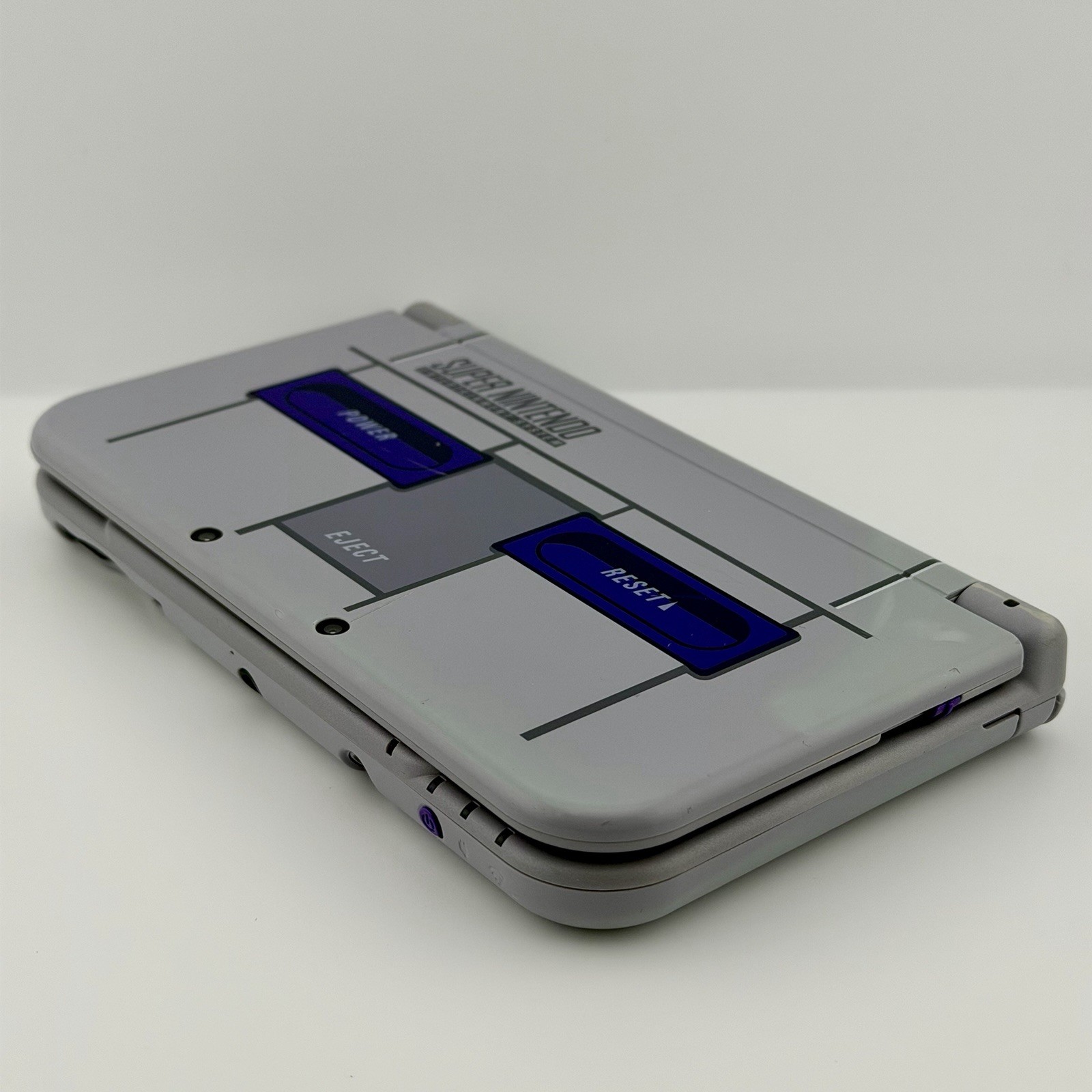 Nintendo New Nintendo 3DS XL SNES Edition Handheld Console (NTSC) Very Good Cond