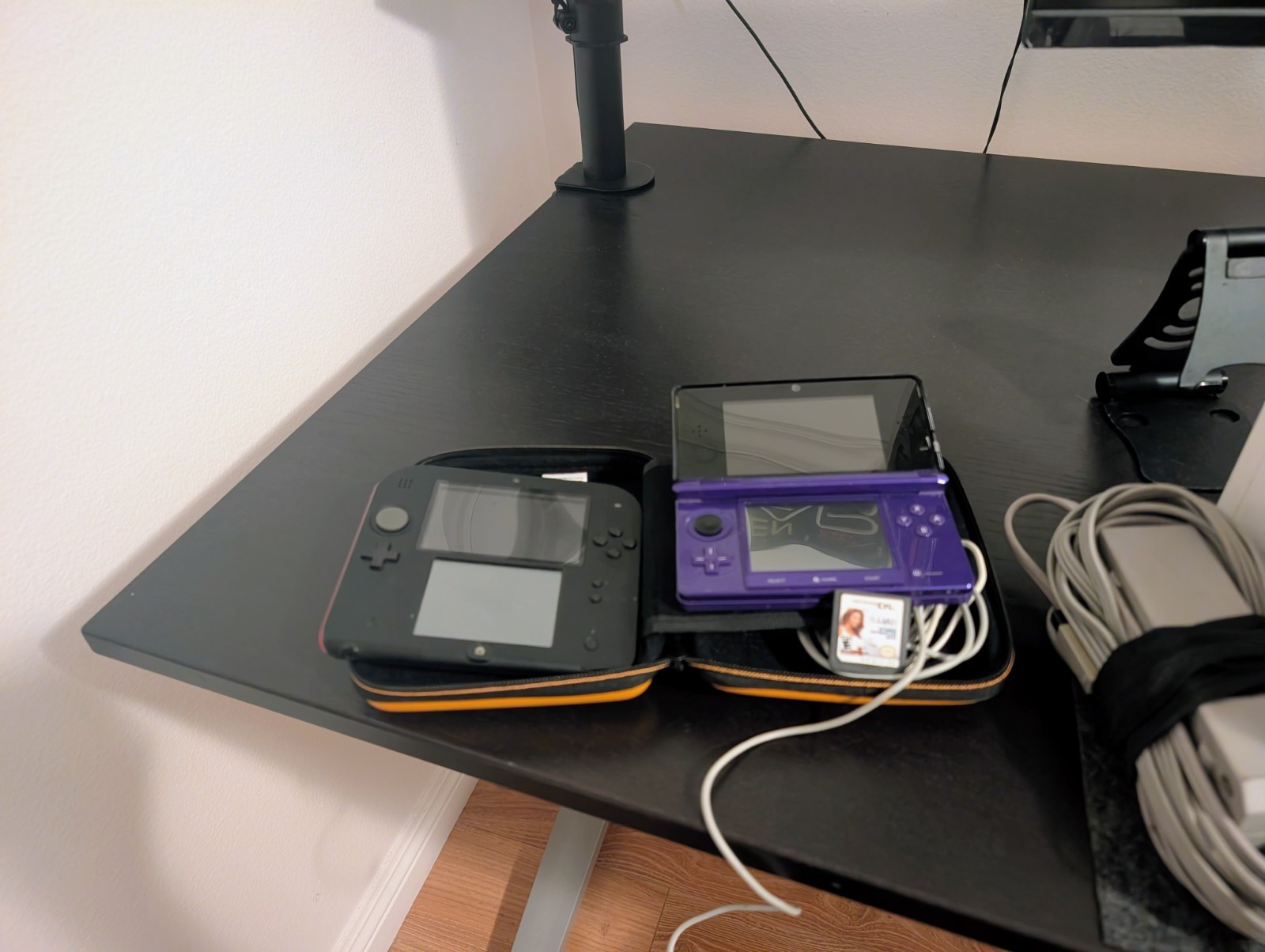 Retro games, consoles handheld DS, desks, accessories