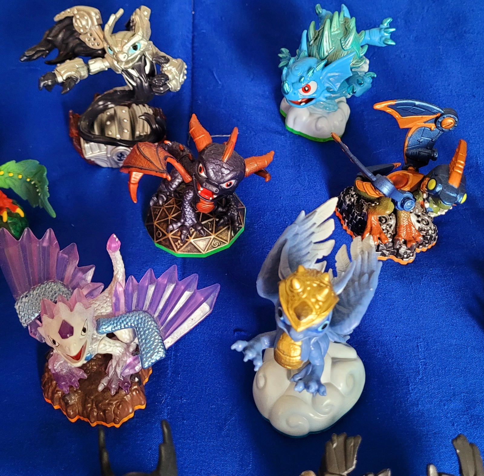 15 Assorted Skylander Figures And 3 Vehicles