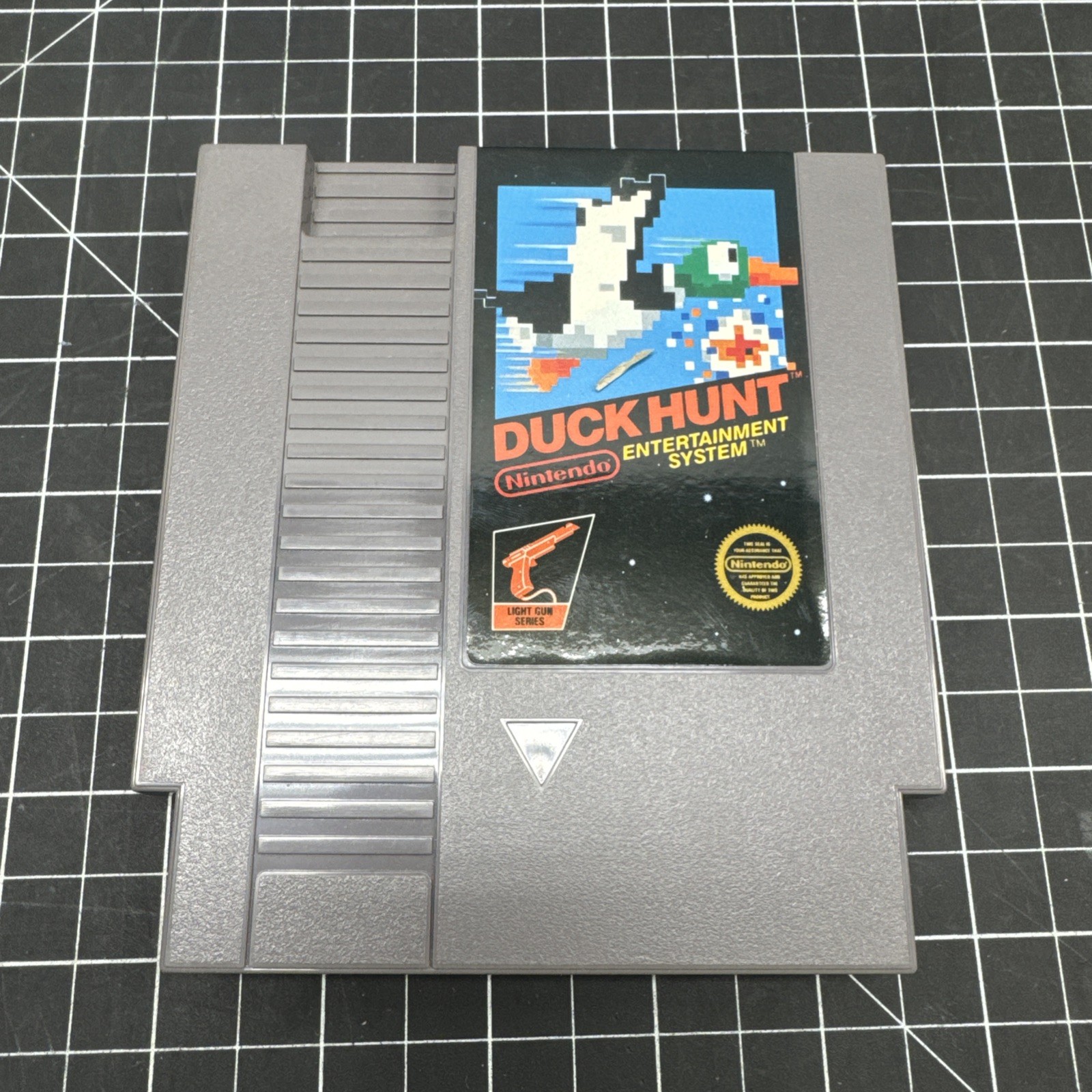 DUCK HUNT Nintendo NES CIB W/5 Screws/Manual/Hangtab/Poster/Zapper D3