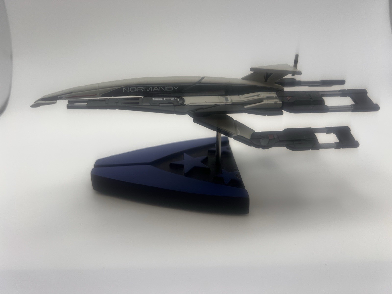 Dark Horse Mass Effect Alliance Normandy SR-1 Ship Replica Statue with Box 2013