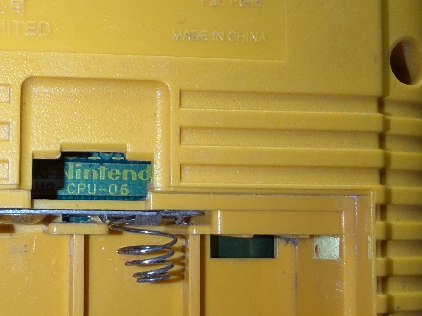 Extremely Rare Yellow Nintendo Game Boy DMG MANI Limited – 100% Authentic
