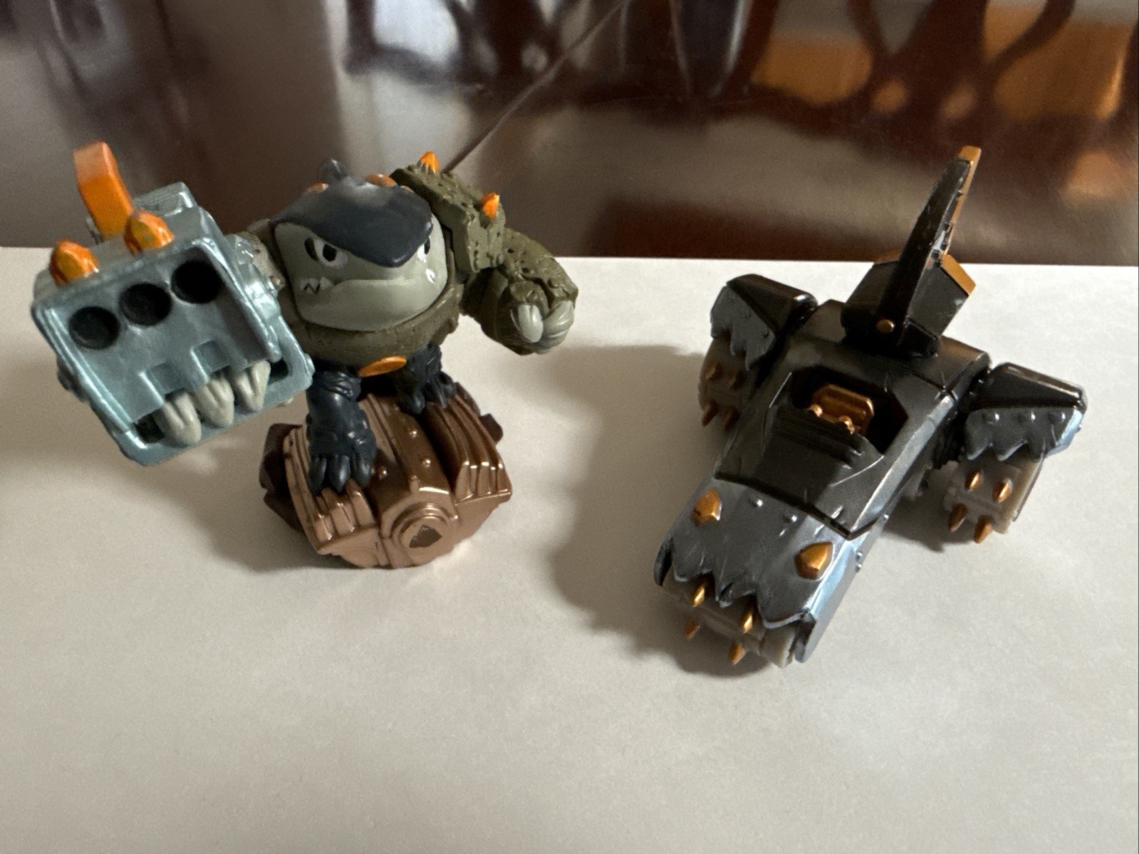 Skylanders SuperChargers Shark Shooter Terrafin Figure & Shark Tank Vehicle