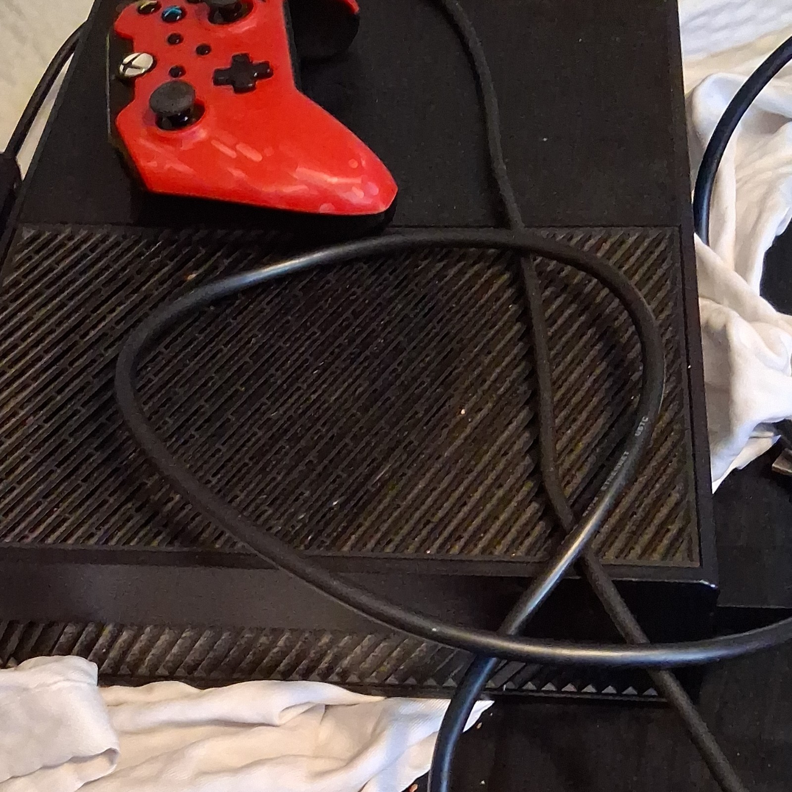 Microsoft Xbox One 500GB Black Console 1080p Wi-Fi HDMI Cables Red Controller