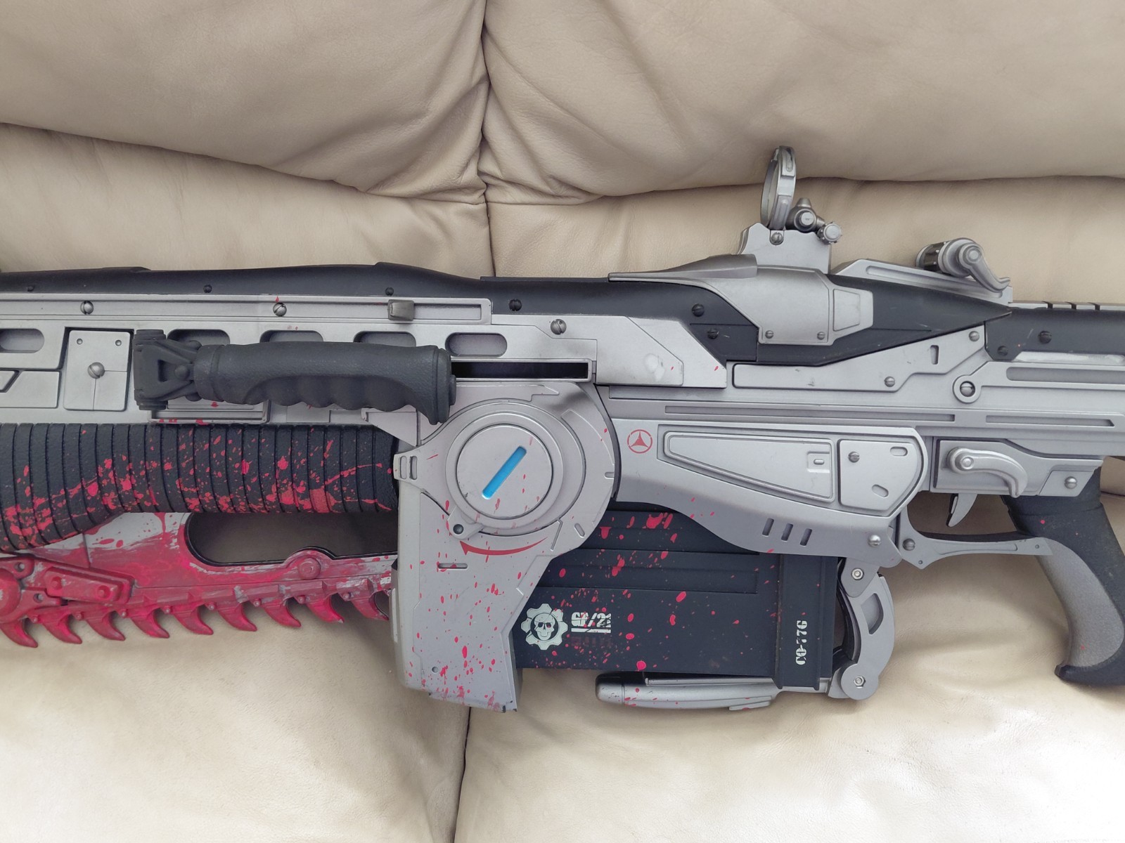 NECA Gears Of War Lancer Replica 2008 – Bloody Lancer – 36″ Full Size Prop