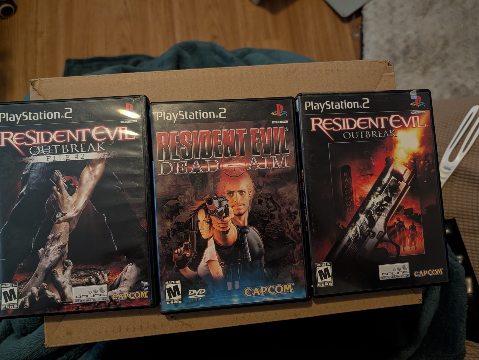Resident Evil Outbreak 1&2 + Resident Evil Dead Aim PS2