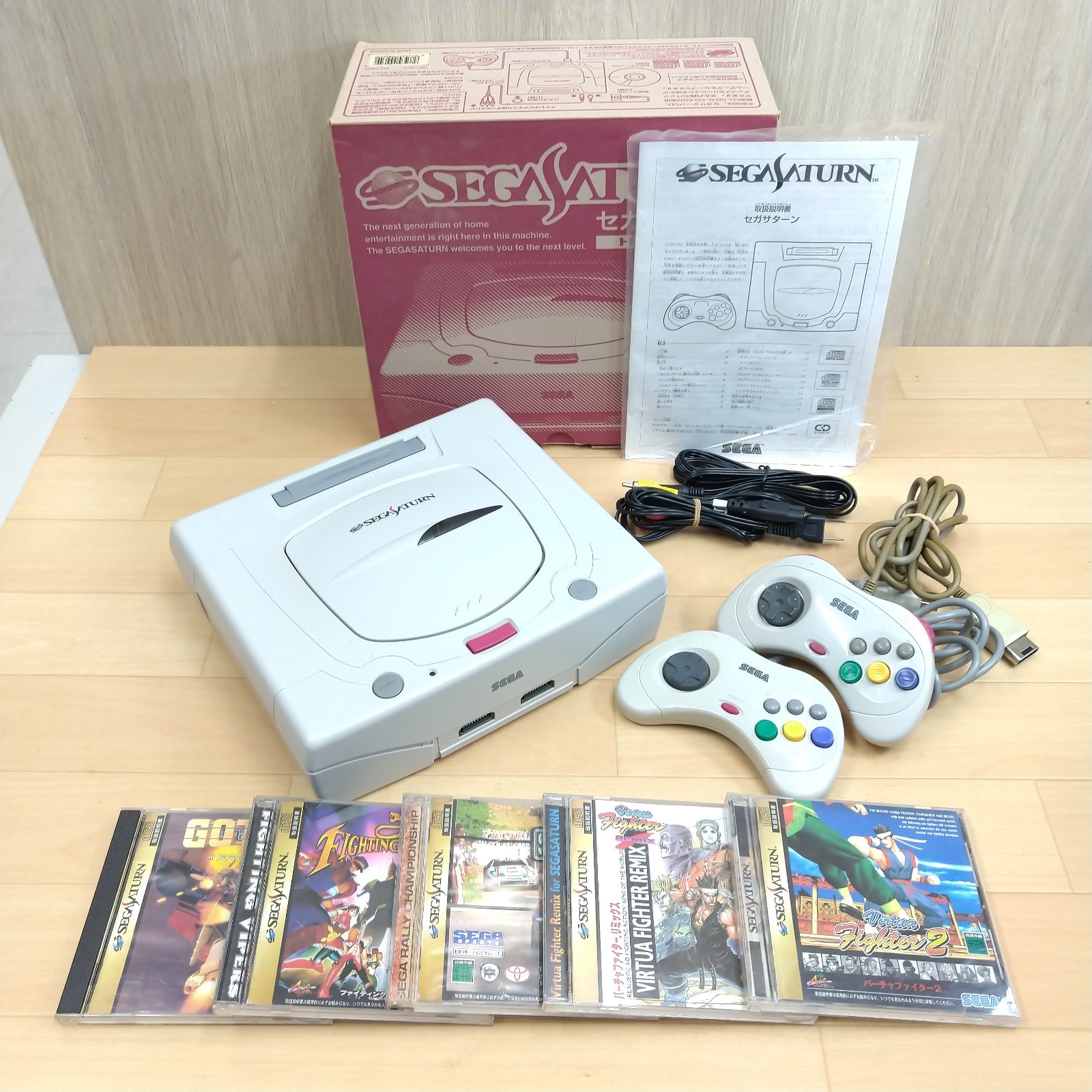 SEGA SATURN CONSOLE in box with 2 Controllers & 5 Games CIB HST-3220 White