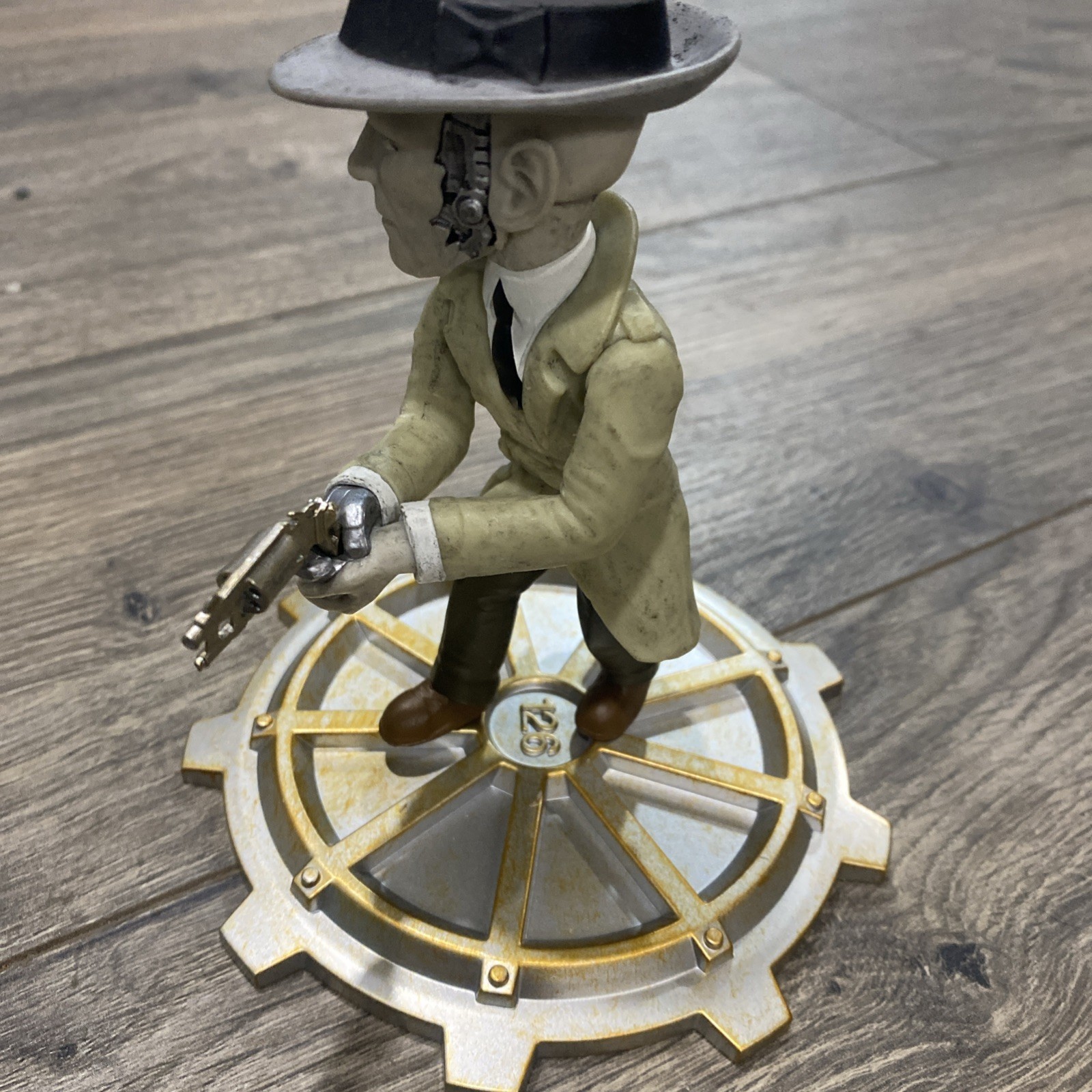 Fallout Crate Nick Valentine Loot Crate Figure Screen Shots